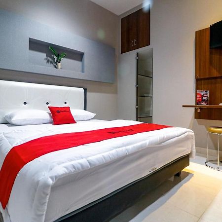 Reddoorz Near Kebon Jeruk Jakarta Exterior photo