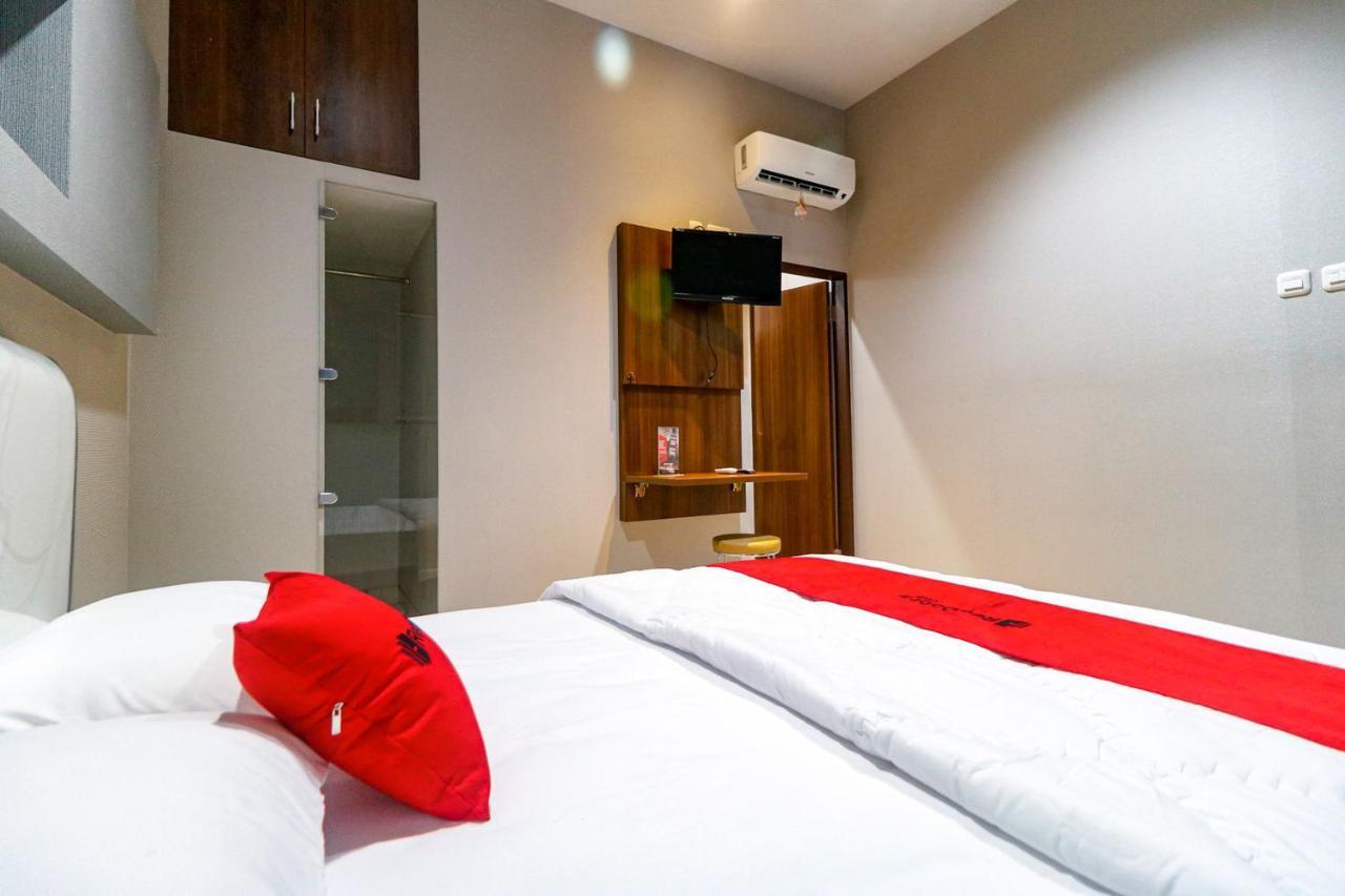 Reddoorz Near Kebon Jeruk Jakarta Exterior photo