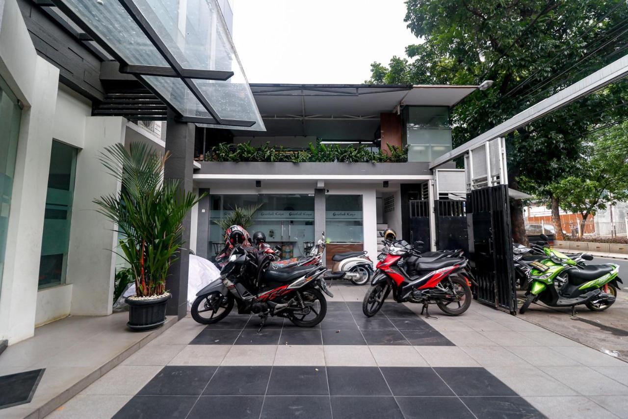 Reddoorz Near Kebon Jeruk Jakarta Exterior photo