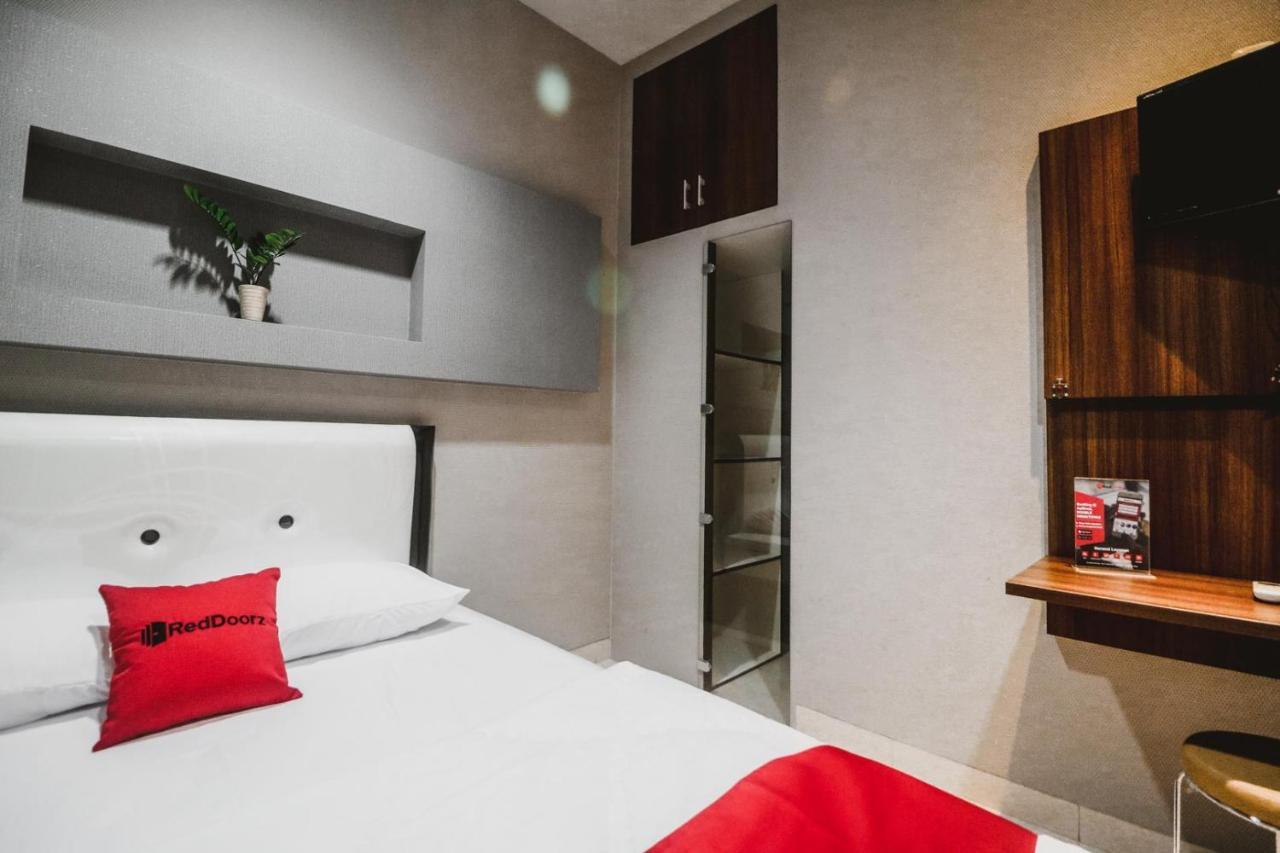 Reddoorz Near Kebon Jeruk Jakarta Exterior photo