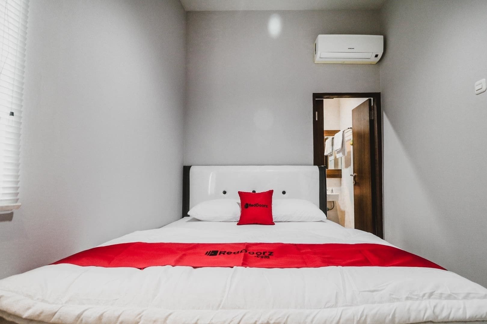 Reddoorz Near Kebon Jeruk Jakarta Exterior photo